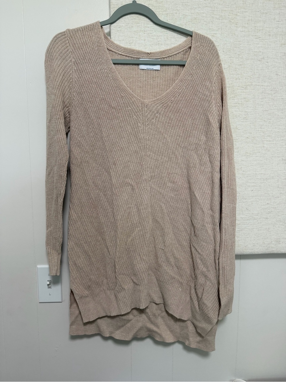 Old Navy Women's V-Neck Long Sleeve Sweater - Taupe